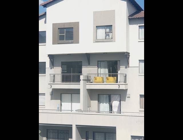 2 BEDROOM APARTMENT RENTED IN SUNNINGHILL